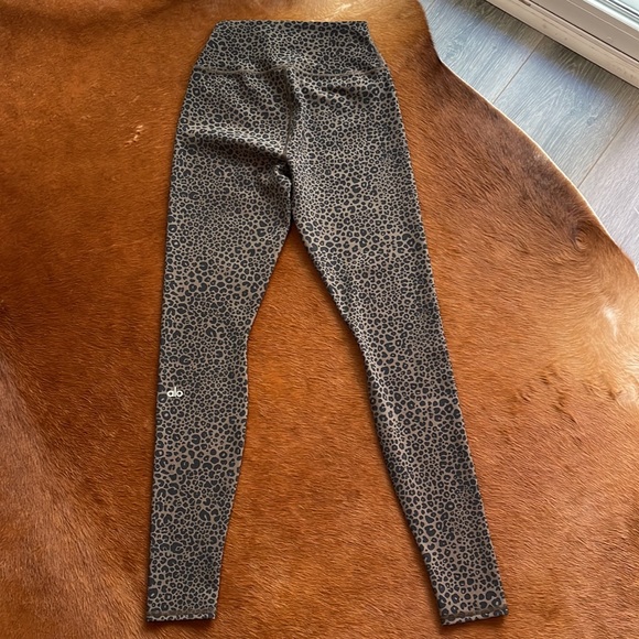 ALO yoga Vapor leggings NWOT - Picture 6 of 8